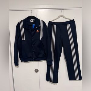 Adidas basketball track top and pant blue and white stripe brand new with tag